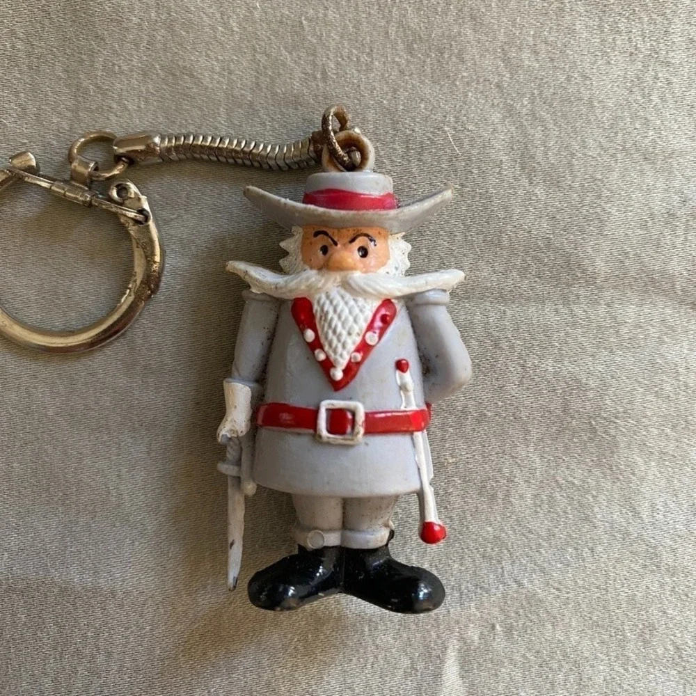 Set‎ of (2) Vtg Keychains Southern General & Die Cast Mini Cannon Key Rings